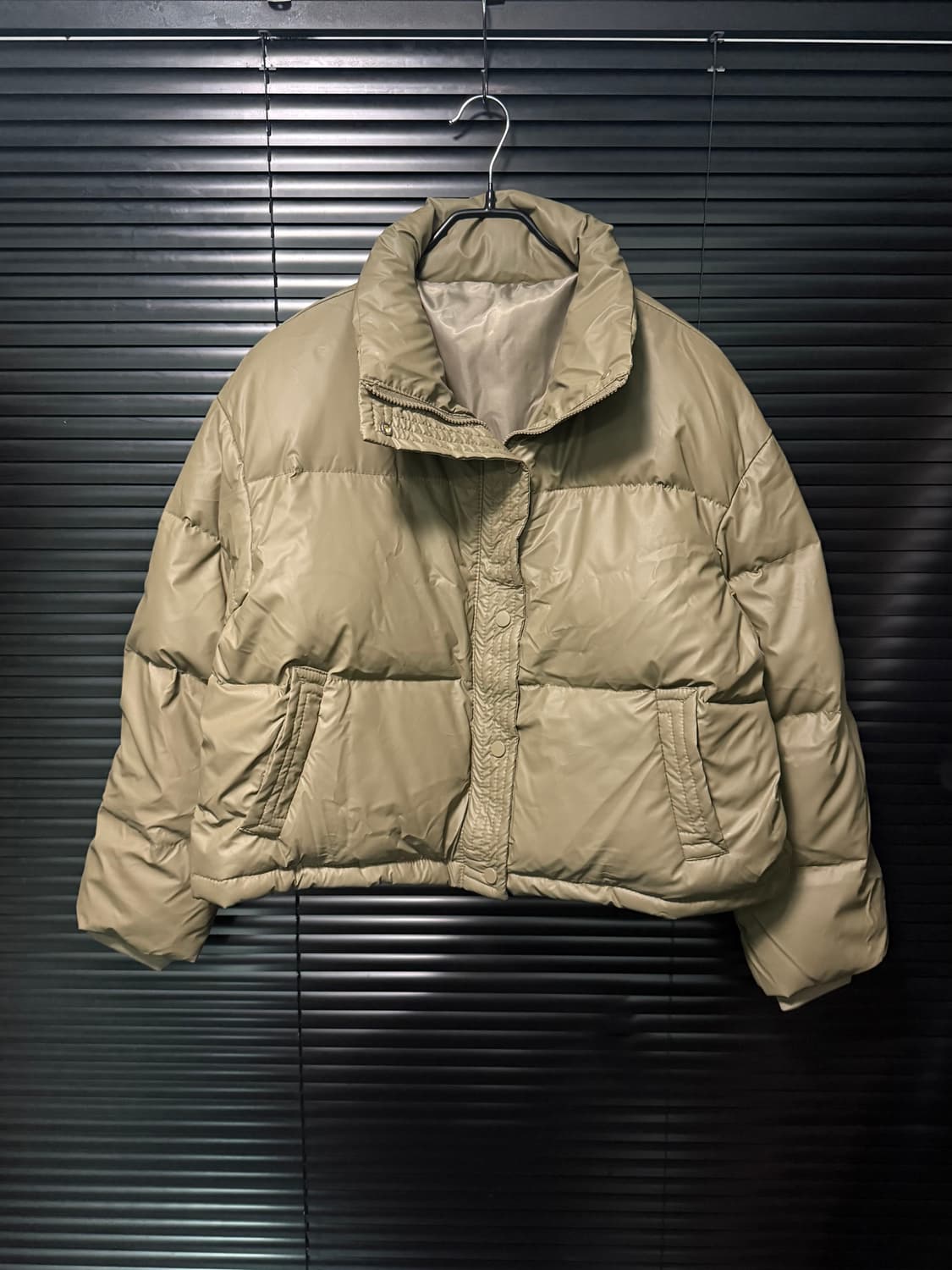 보세 카키 유광 크롭 숏 패딩 하이넥 웰론 점퍼 글로시 푸퍼 가죽 레더 상품이미지4