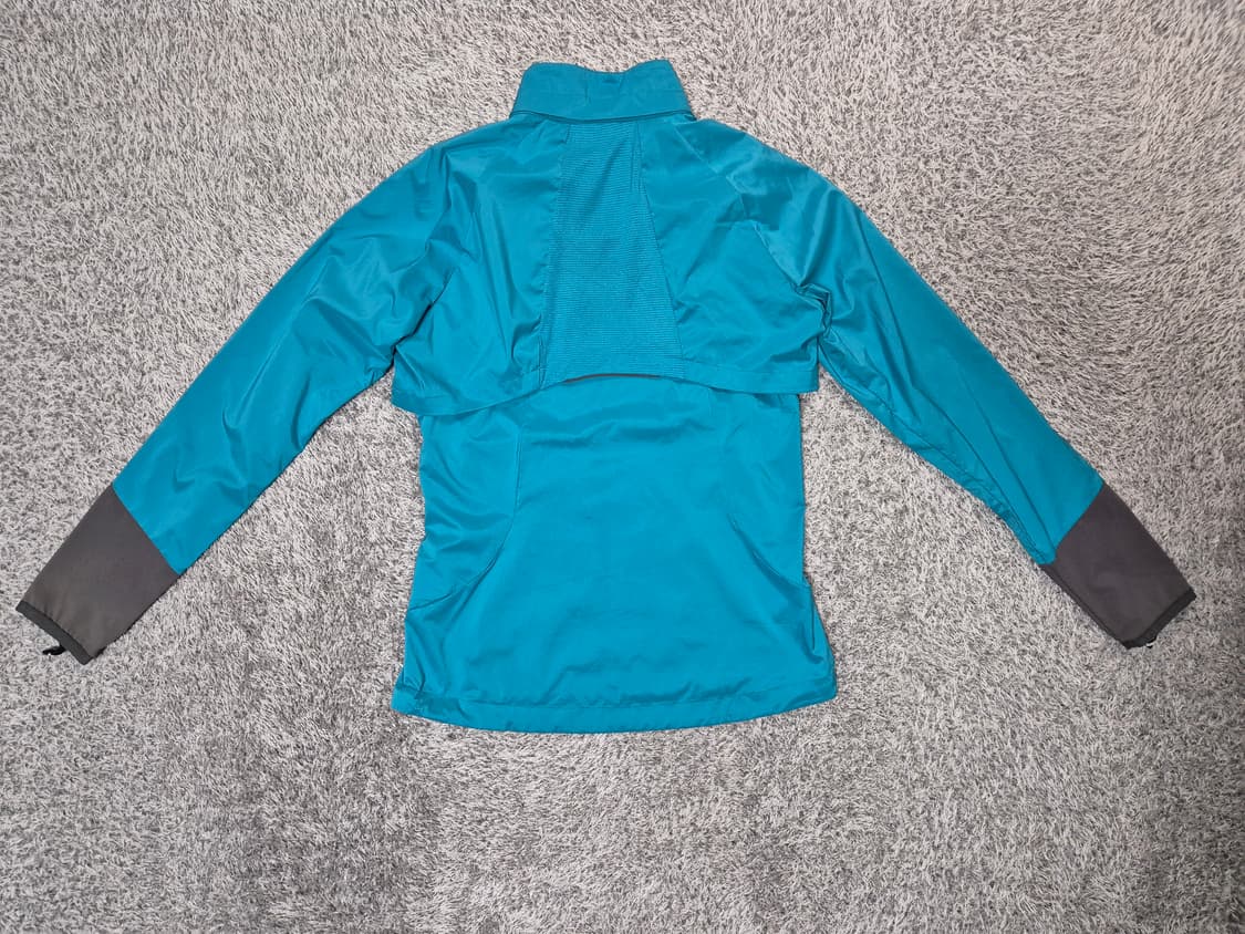 데상트 여성 러닝 하이브리드 바람막이 자켓 85 상품이미지4