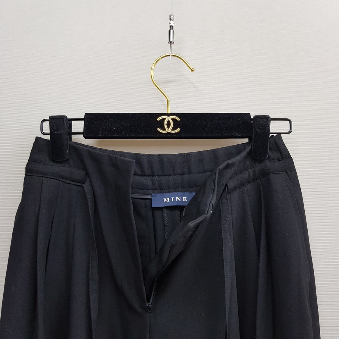 한섬 마인 2025 울 드로우스트링 핀턱 와이드 팬츠 61-90 사이즈 상품이미지2