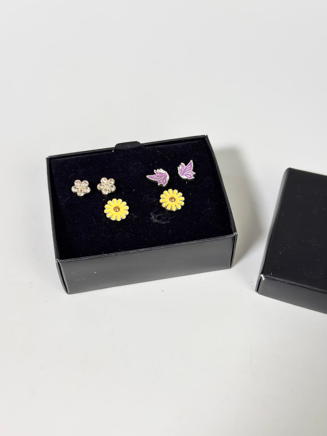 AVON 빈티지 귀걸이 3종 세트 - 봄의 정원 에디션 상품이미지1