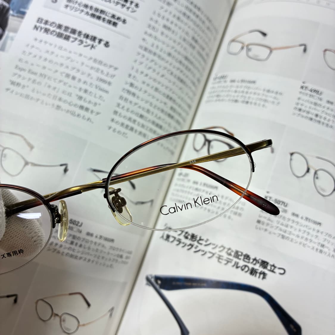 Calvin Klein 캘빈클라인 엔틱골드 반무테 티타늄 안경 상품이미지2