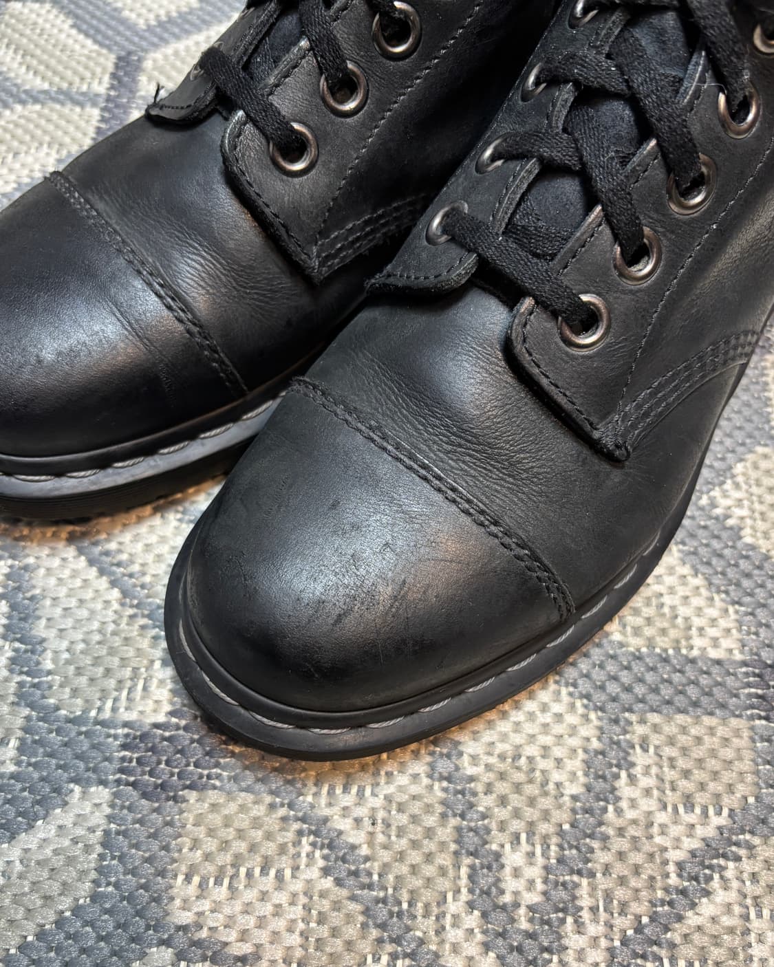 (260) 닥터마틴 메이슨 8홀 사이드집 부츠 블랙 상품이미지3