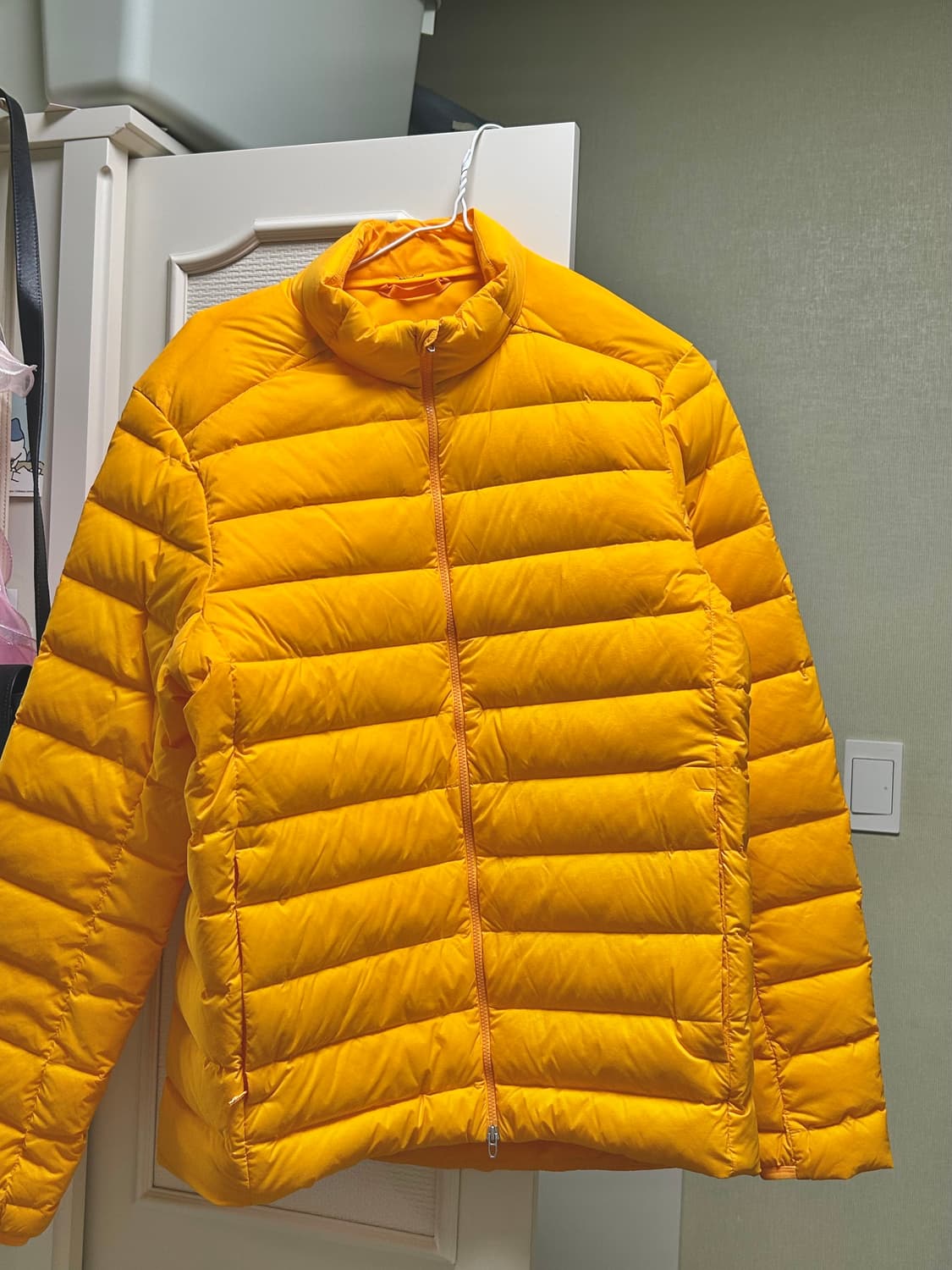 룰루레몬 경량패딩 옐로우 상품이미지1