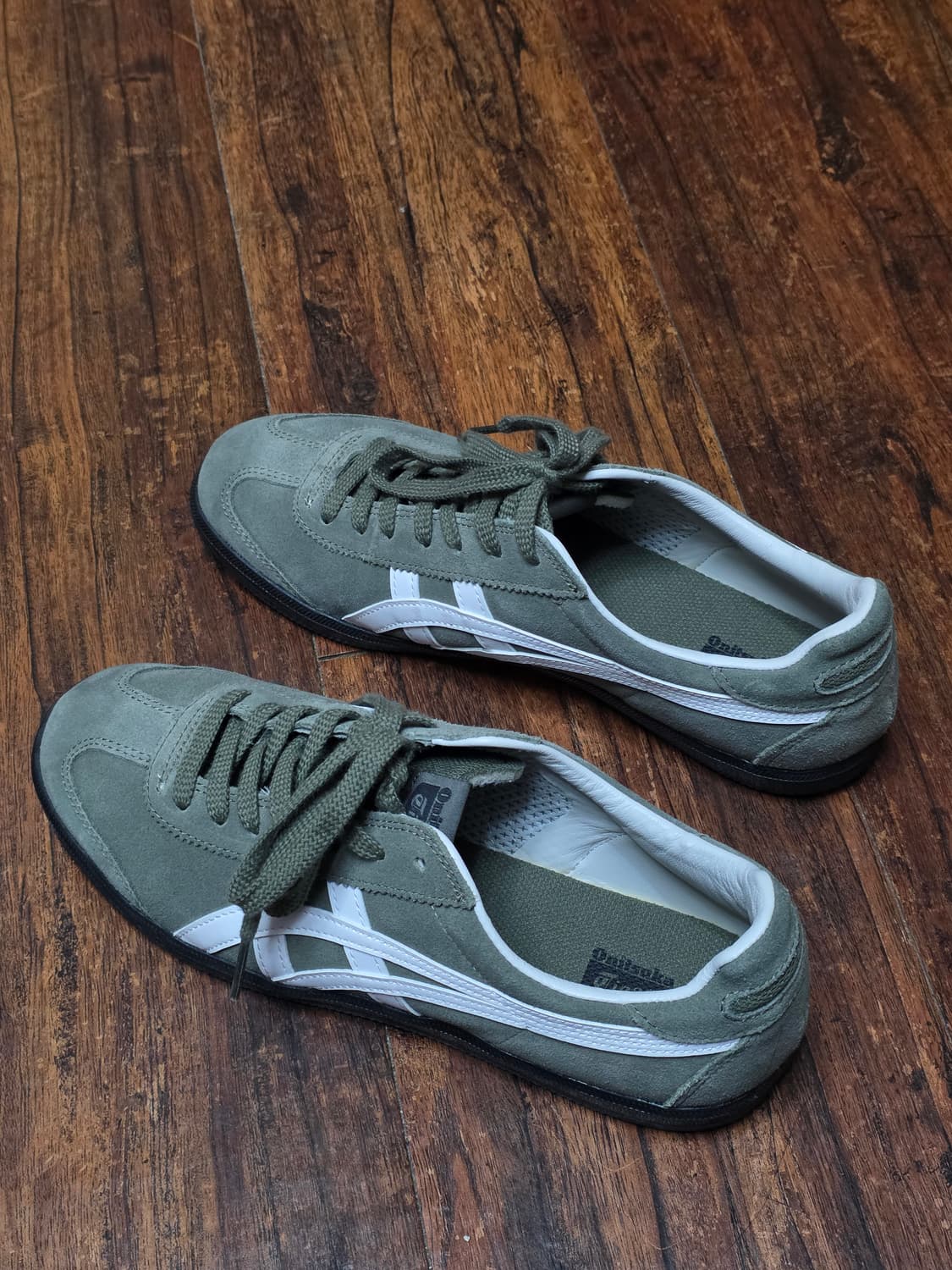 오니즈카타이거 도쿠텐 카키 상품이미지1