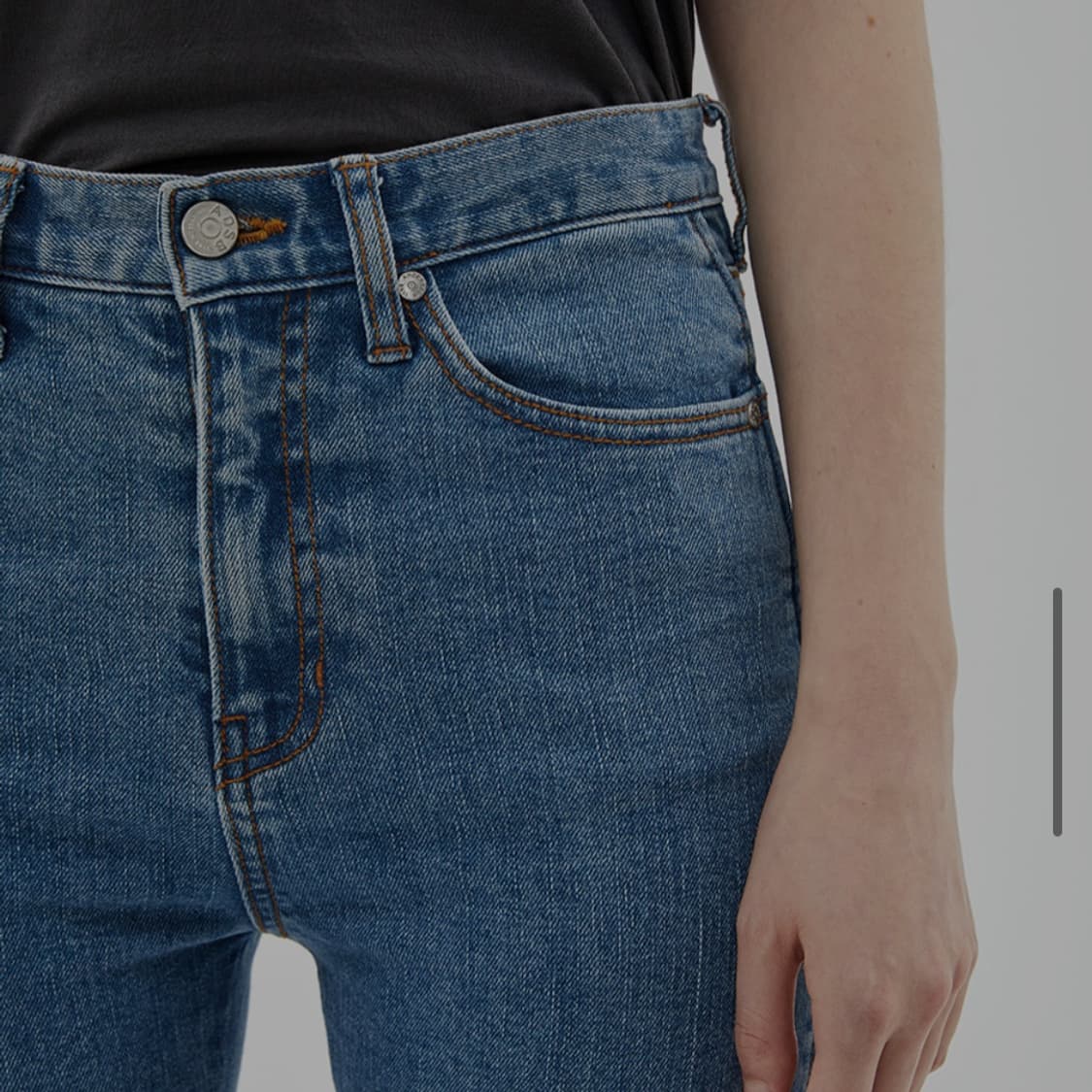 앤더슨벨 언발란스 슬릿 부츠컷 데님 팬츠 상품이미지4