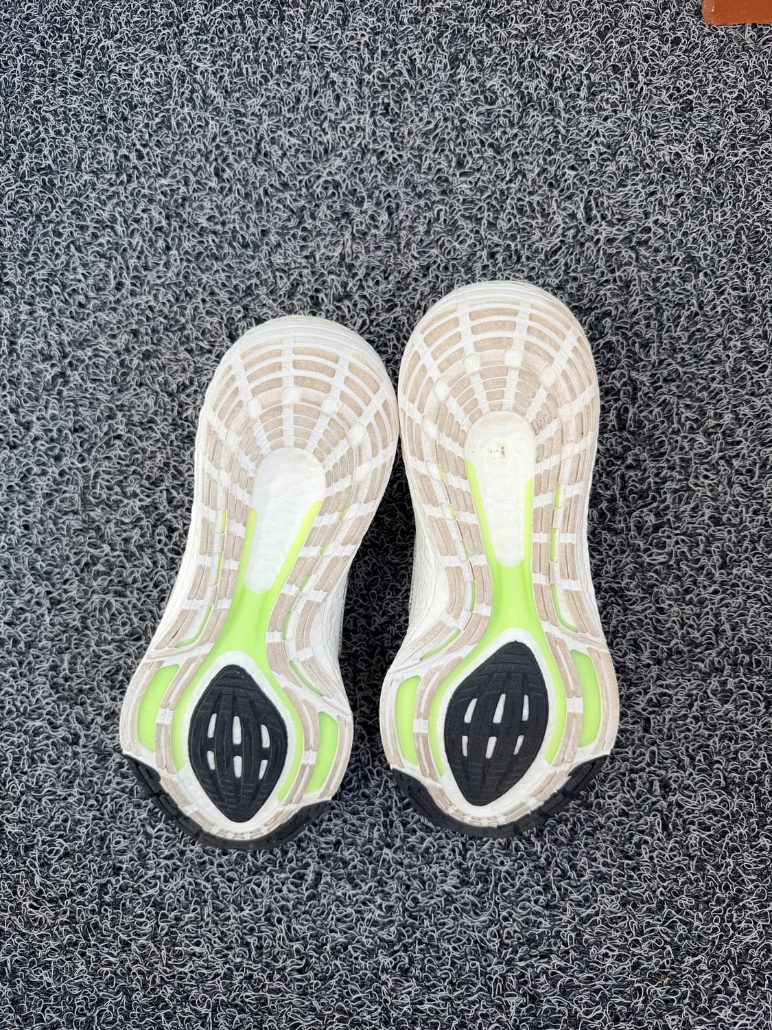 아디다스 울트라부스트 흰색 265mm 상품이미지5