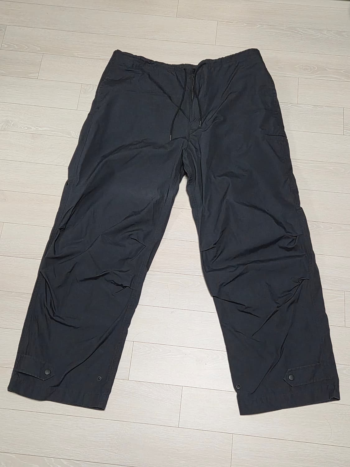 Uniqlo U 와이드핏 파라슈트 팬츠 상품이미지1