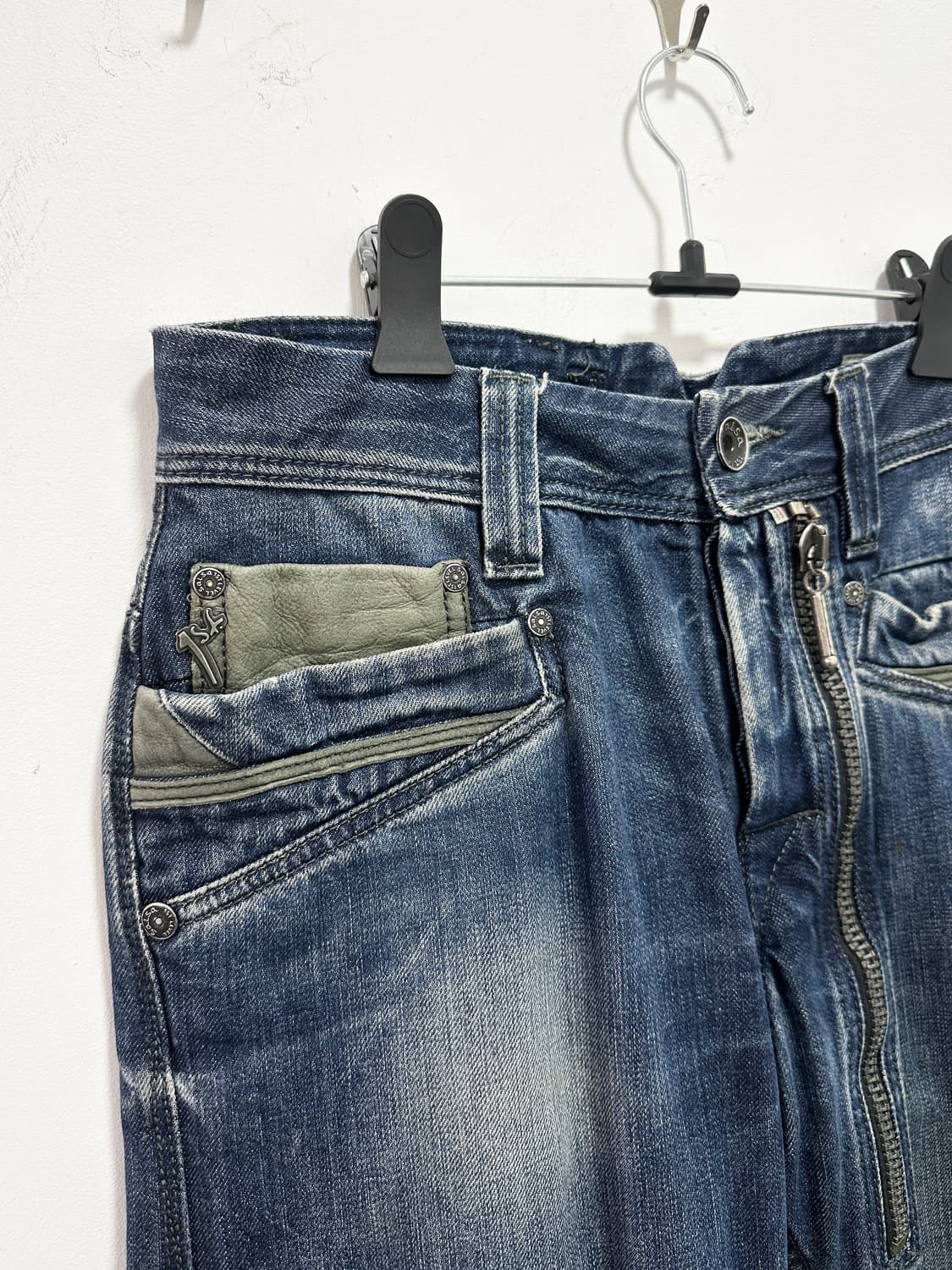 Leather detail zipper denim pants  상품이미지7