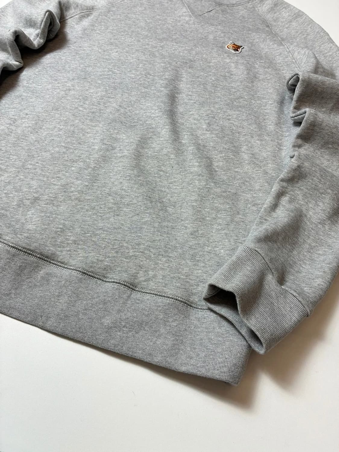 메종키츠네 폭스 헤드 패치 맨투맨 PN8398 상품이미지4