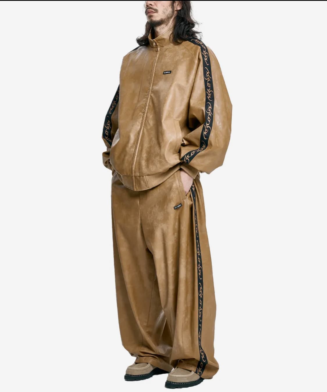 아조바이아조 비건레더 셋업 카멜 상품이미지1