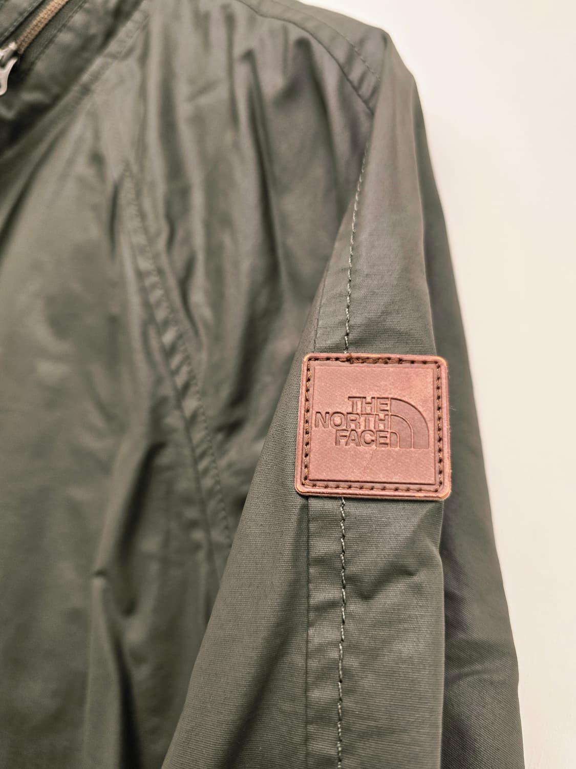 노스페이스 화이트라벨 코팅 버튼 봄버자켓.
싸이즈 100~105 상품이미지4