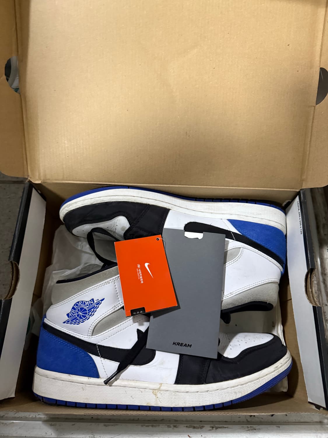 조던 1 미드 SE 하이퍼로얄 285 상품이미지1