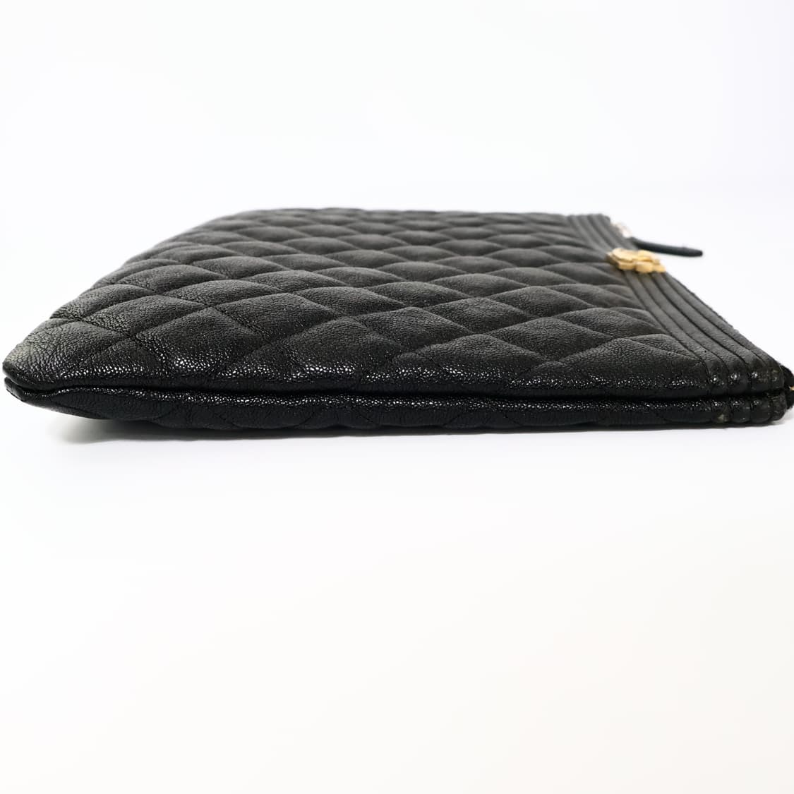 샤넬 보이 캐비어 금장 블랙 클러치백 미디움 27번대 상품이미지4