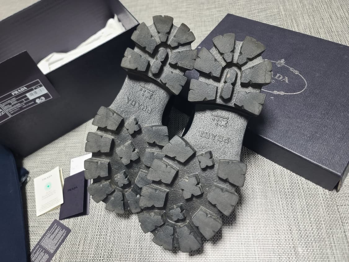 프라다 모놀리스 브러쉬드 레더 로퍼 프라다 구두 상품이미지5