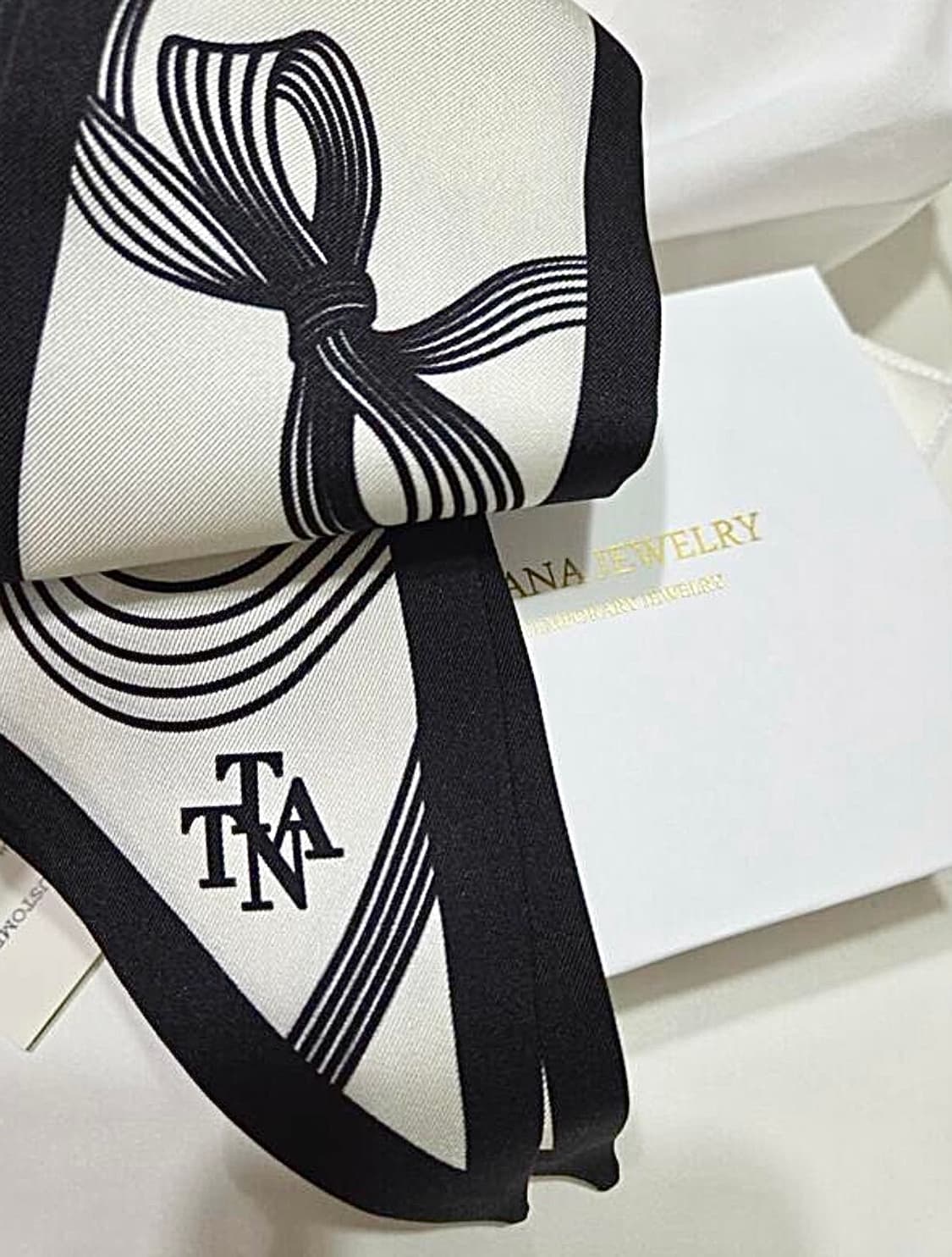 타티아나 커넥트 리본 트윌리 실크 100 스카프 새상품 팝니다 :) 상품이미지4