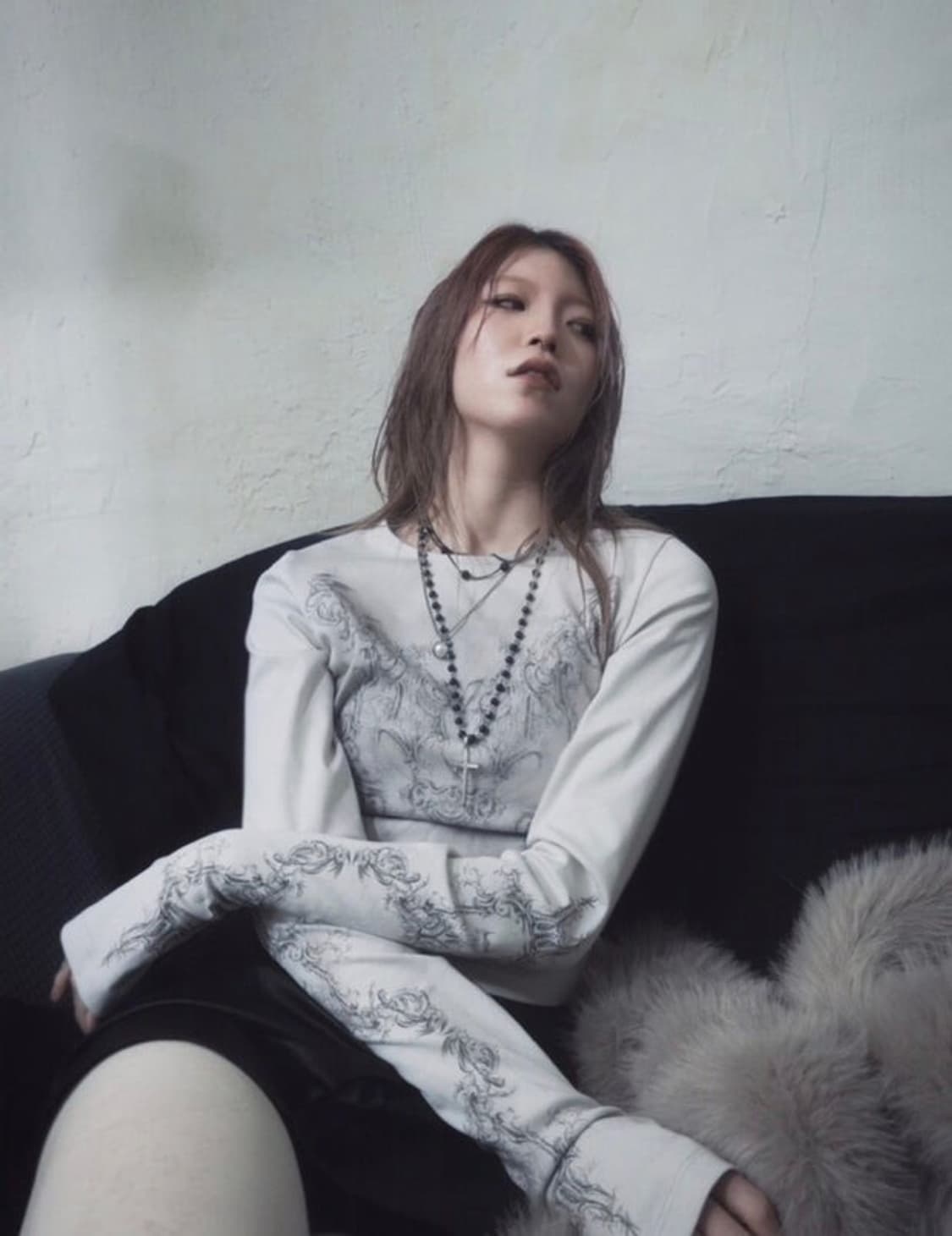 허그유어스킨 허유스 로코코 오너먼트 티 그레이 롱슬리브 오너먼츠 상품이미지1