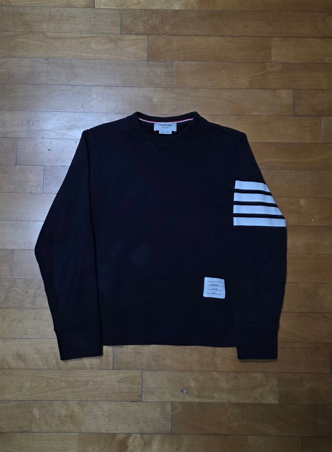 [3]톰브라운 사선완장 맨투맨 네이비 상품이미지1