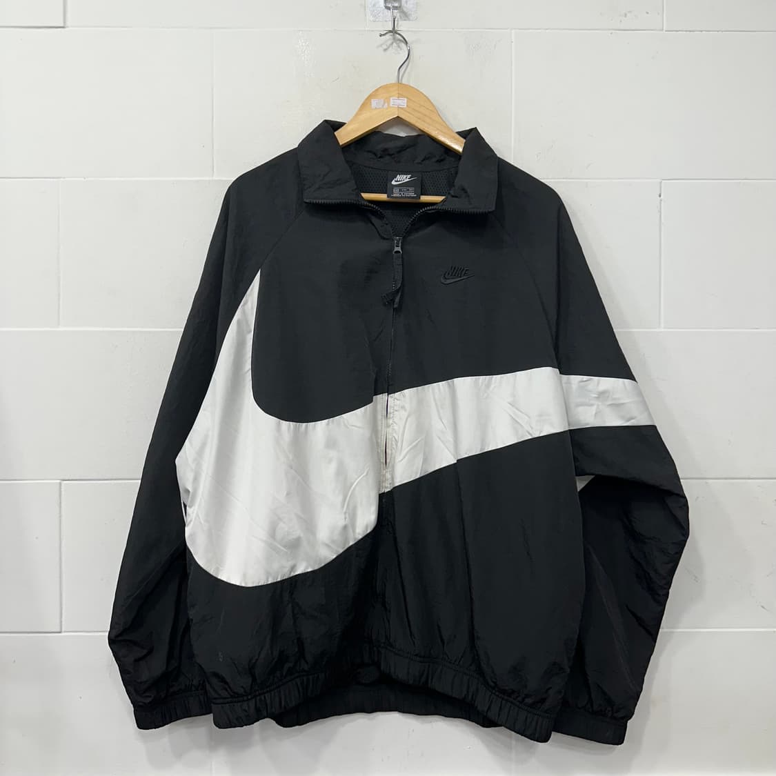 나이키 빅 스우시로고 바람막이 상품이미지1