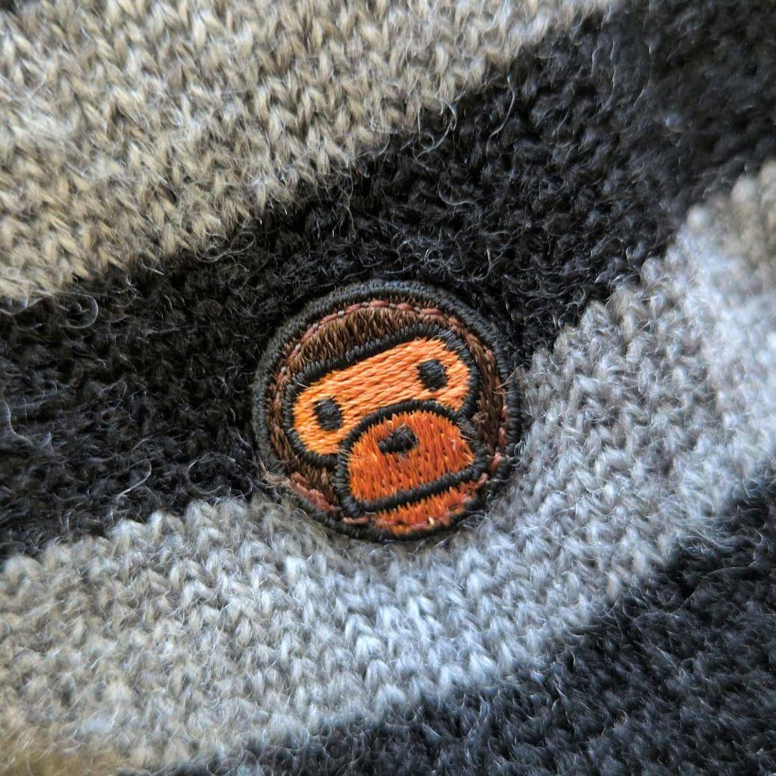 베이프 키즈 그레이 스트라이프 폼폼 비니 상품이미지2