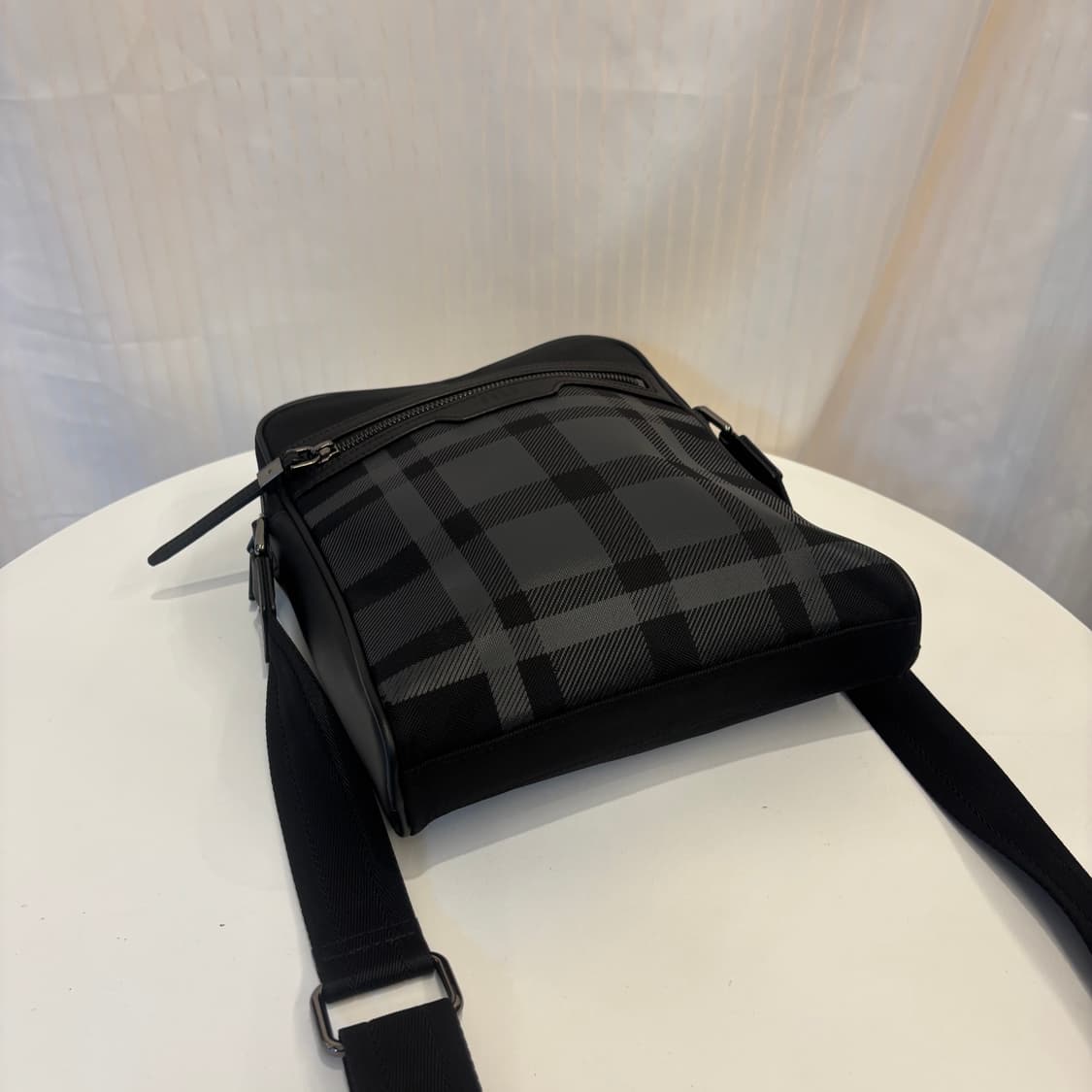 정품 닥스 체크 크로스백     상품이미지7