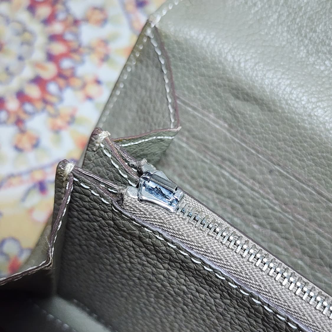 에르메스 콘스탄스 장지갑

 상품이미지5