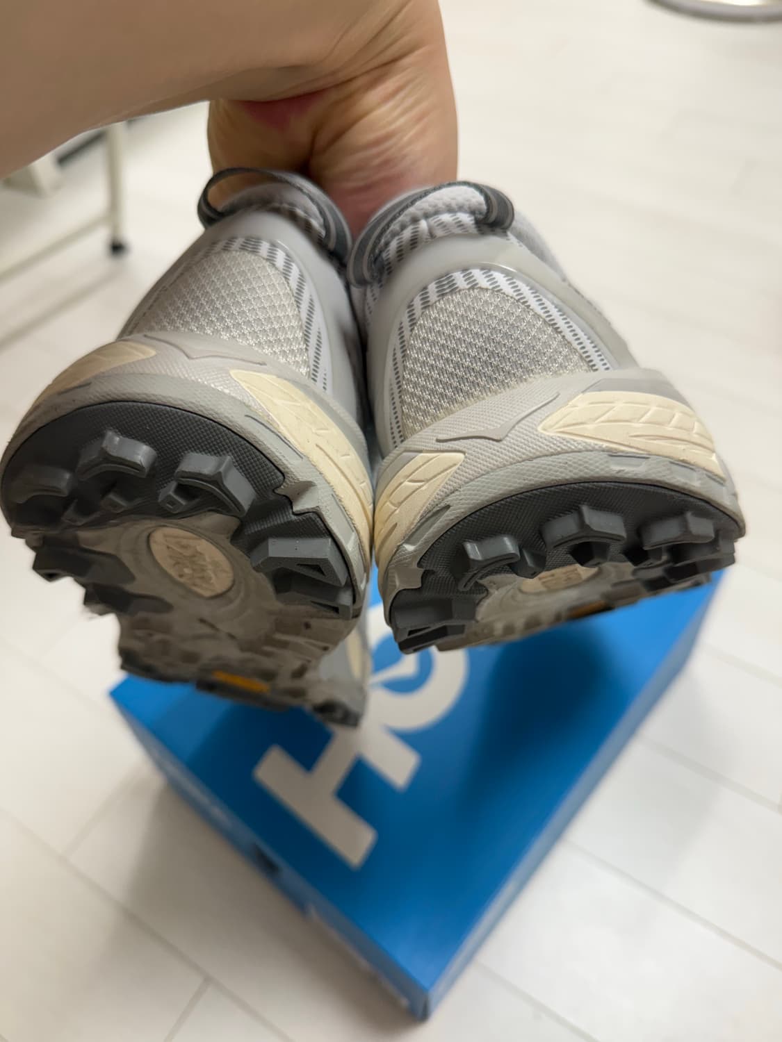 호카 마파테  스피드 2  285 사이즈  정확히 4회 착용  강남 신세 상품이미지3