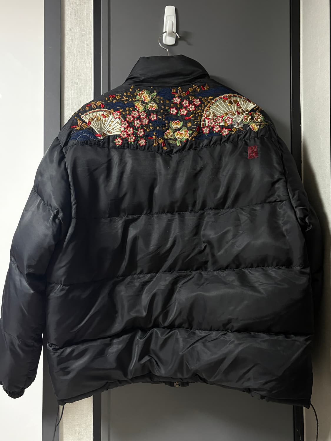 카라쿠리 타마시 자수 패딩 상품이미지2