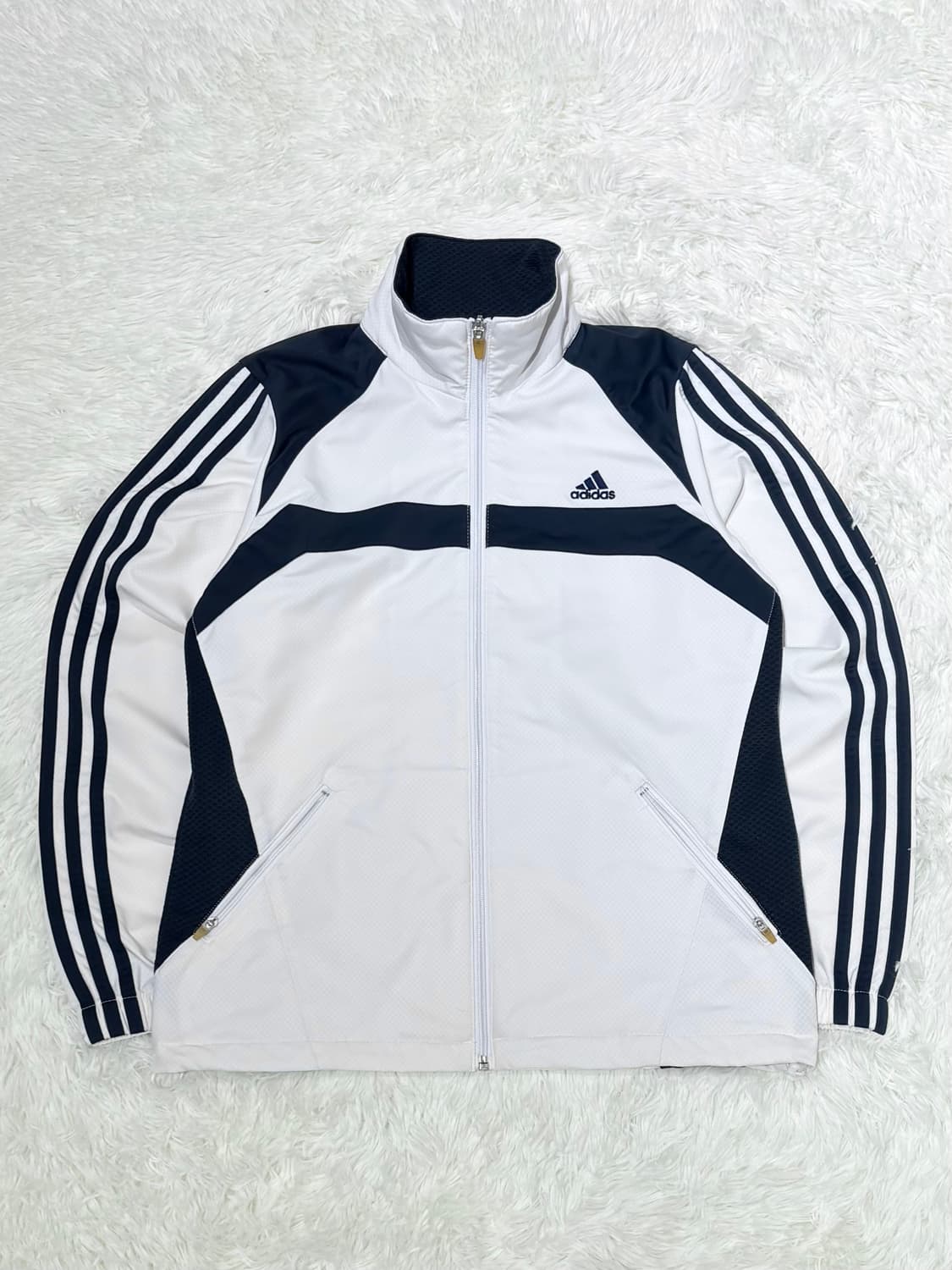 아디다스 스몰로고 화이트 바람막이 상품이미지4