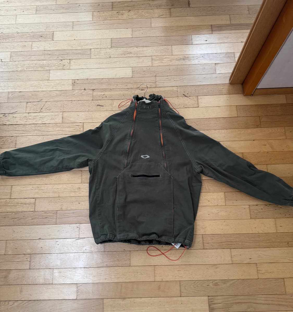 오클리 x Piet 콜라보 윈드브레이커 상품이미지3