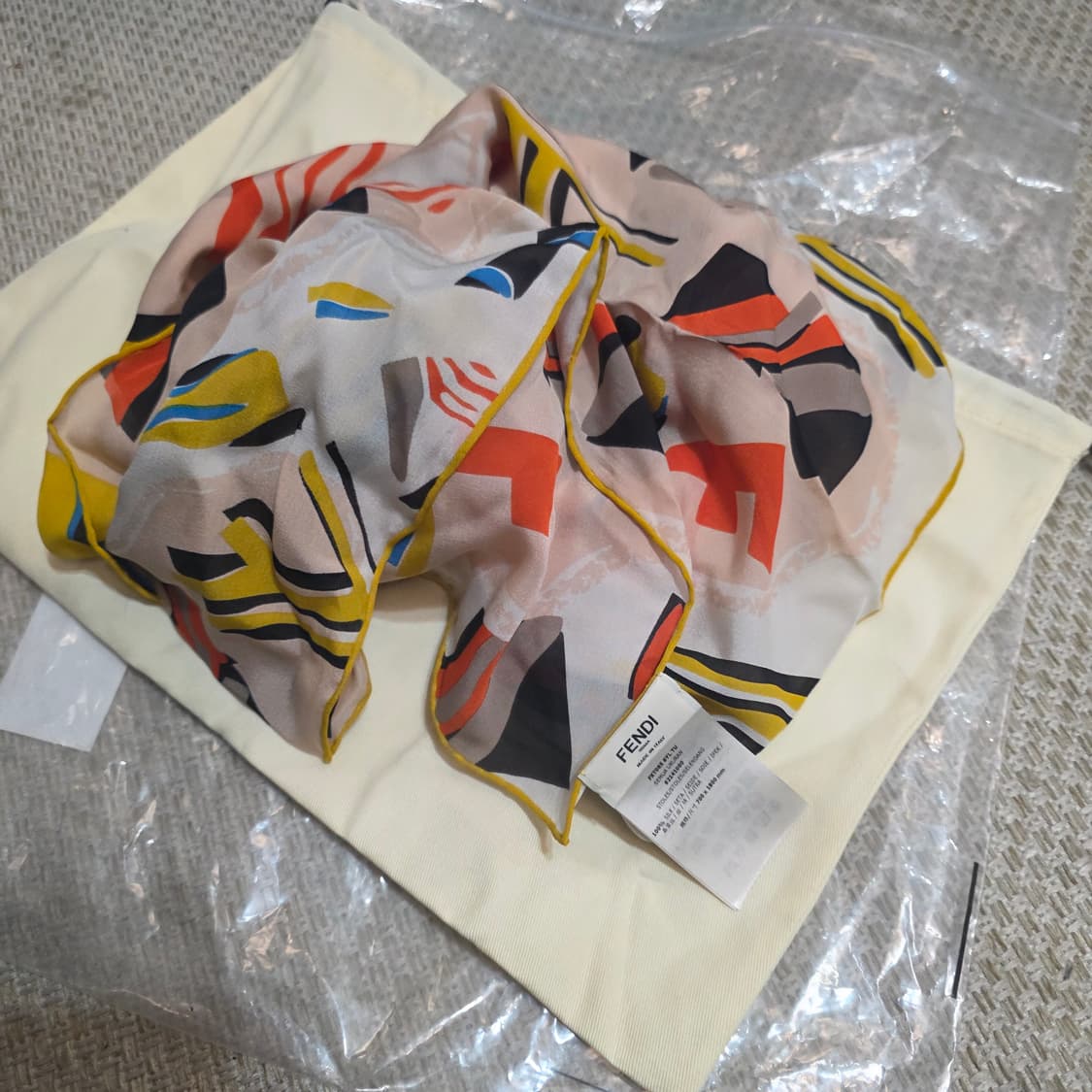 미사용 정품) 펜디 실크 숄 스카프 70* 180 상품이미지2
