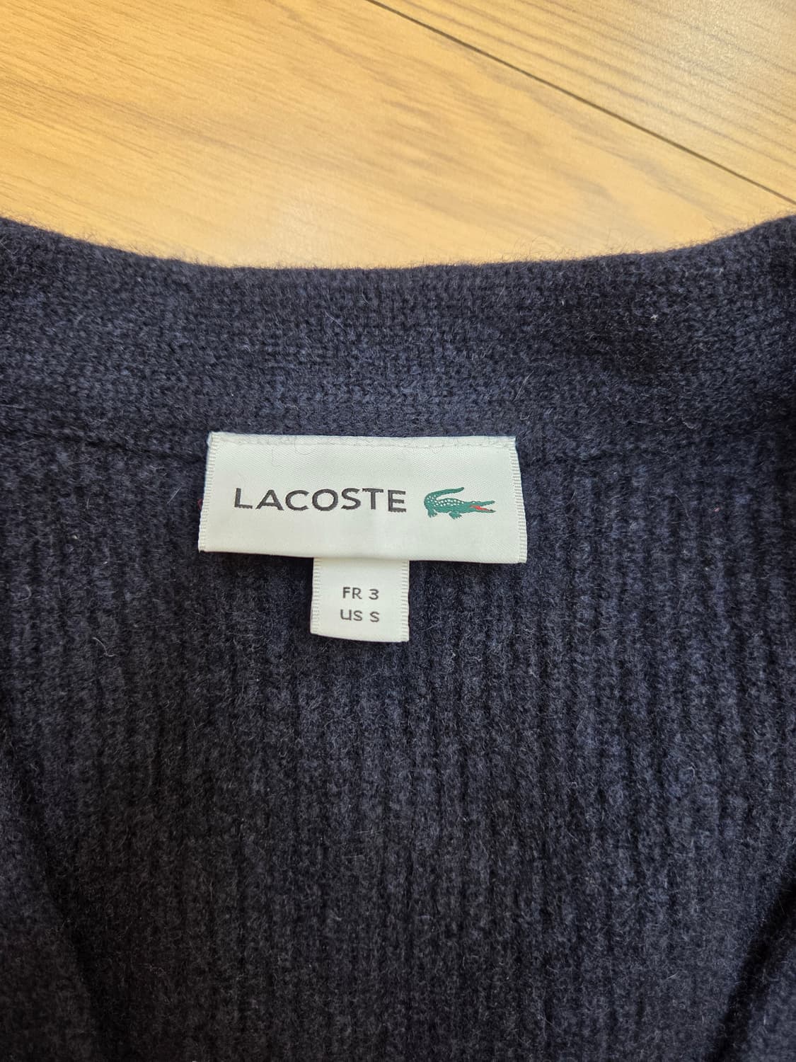 라코스테 네이비 가디건 판매합니다. 사이즈는 FR 3 (US S)으로,  상품이미지3