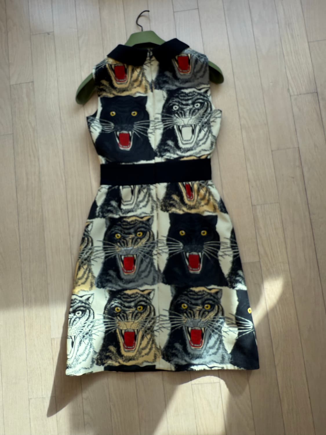 [2회착용.정가300이상] GUCCI 고급스럽고 우아한 타이거 원피스 상품이미지5
