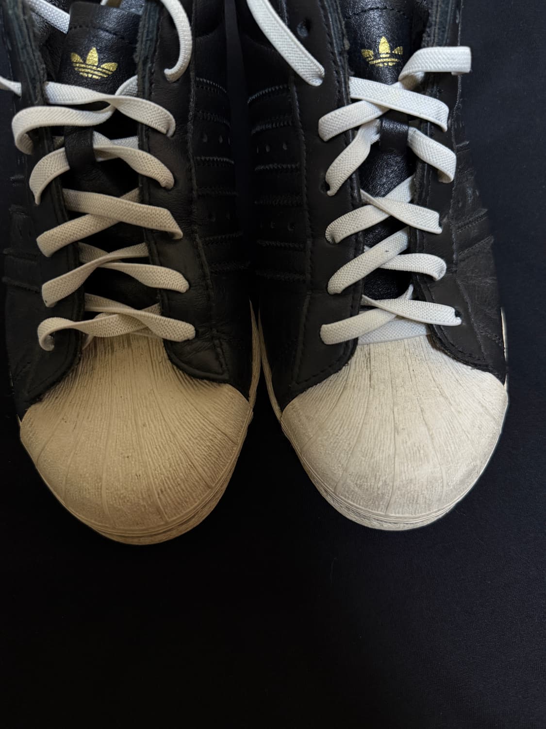 아디다스 슈퍼스타 82 코어 블랙 오프 화이트 상품이미지3