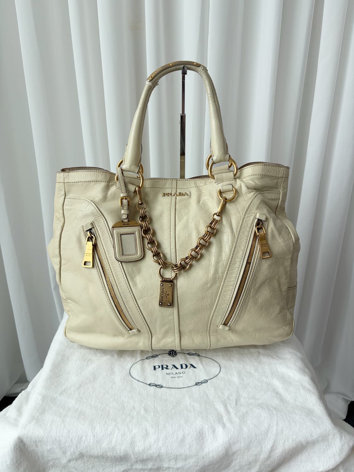 프라다 비텔로 샤인 체인 토트백 상품이미지2