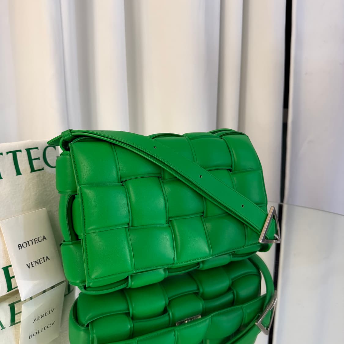 S / 보테가베네타 인트레치아토 패딩 카세트 크로스백 591970 상품이미지2