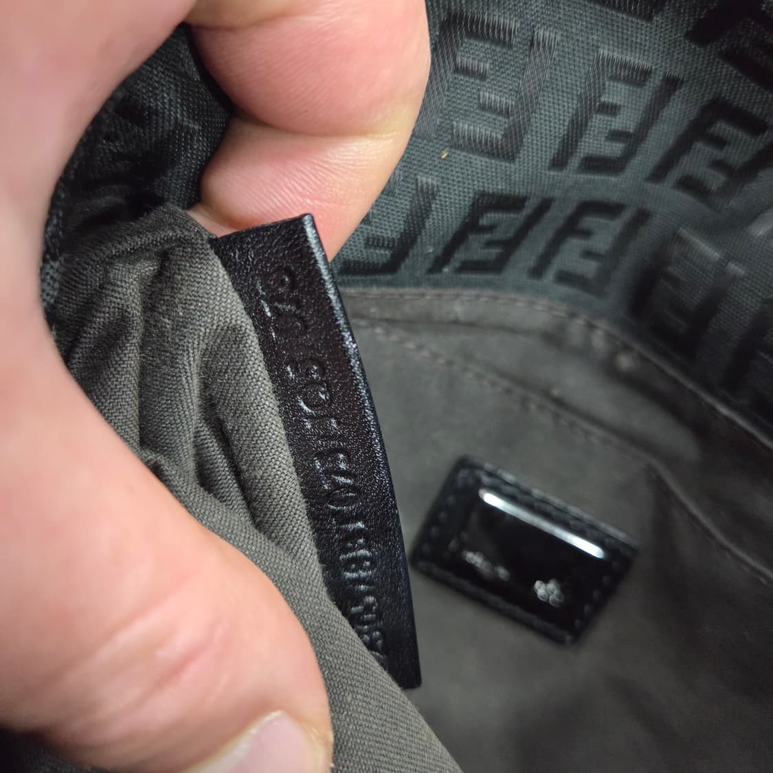 펜디 쥬카 미듐 크로스백 상품이미지7