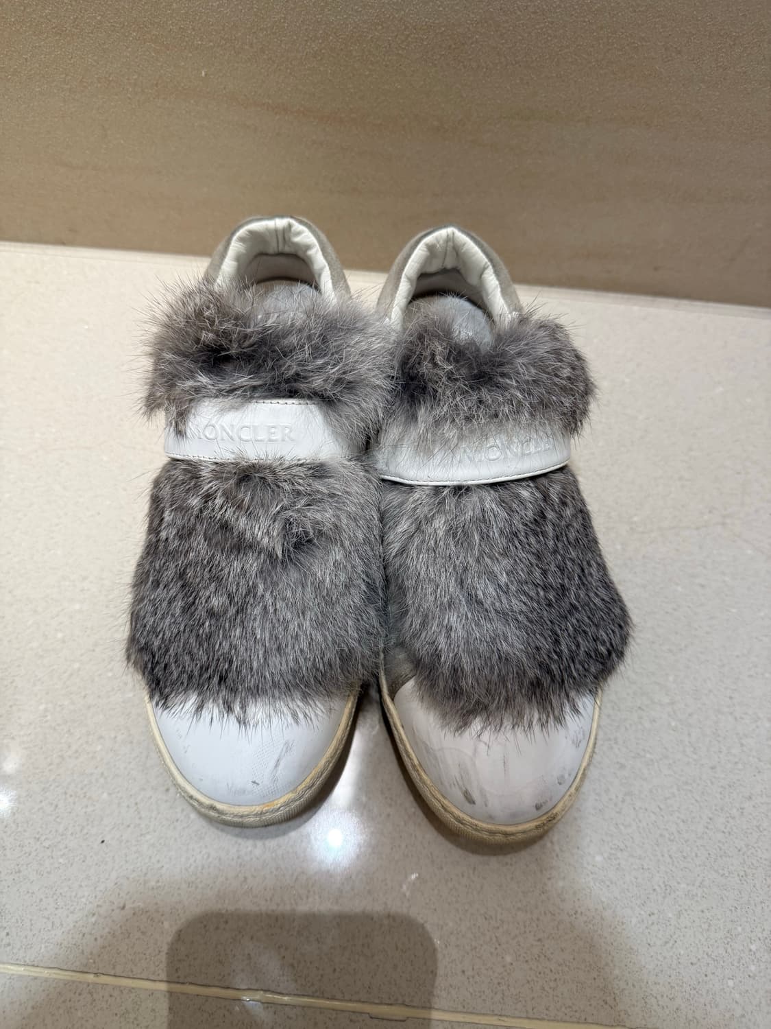 몽클레어 퍼 스니커즈 240 운동화 털신발 패딩 신발 꼼데가르송 골든구스 상품이미지1