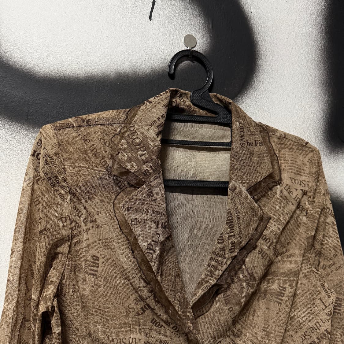 VTG 빈티지 뉴스페이퍼 레터링 패턴 시스루 블라우스 자켓 상품이미지3