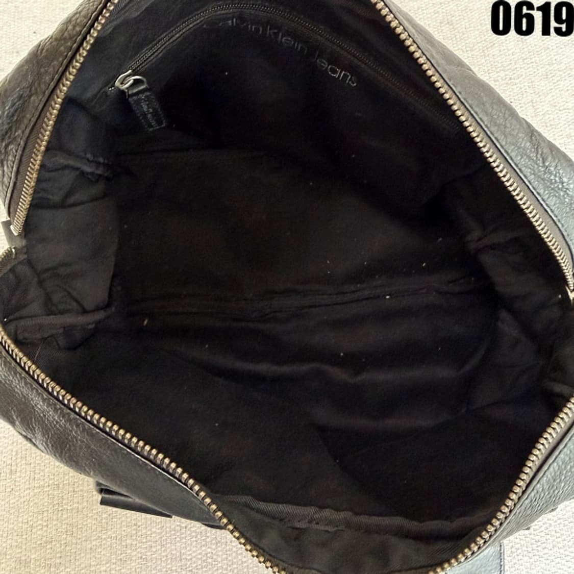캘빈클라인 블랙 가죽 숄더백 0619 상품이미지6