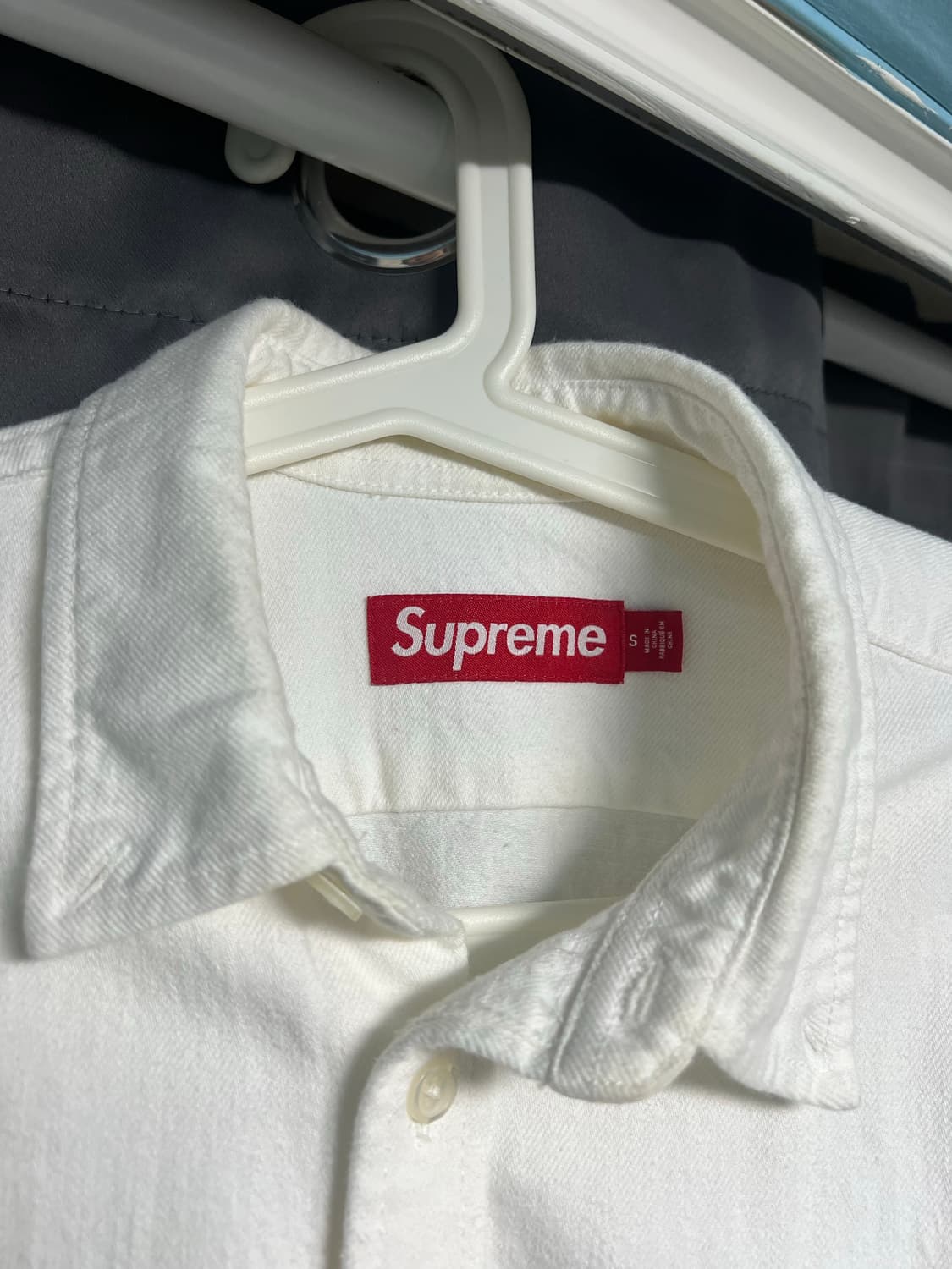 슈프림 박스로고 화이트 데님 셔츠 상품이미지4