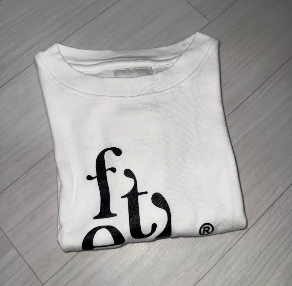 새상품) fetch sunday 패치선데이 크롭반팔티 화이트 상품이미지1