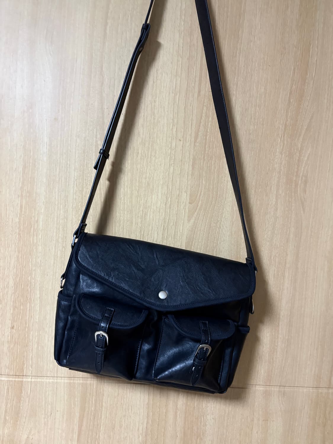 이스트서비스샵 데일리룸 크로스백 블랙 상품이미지3