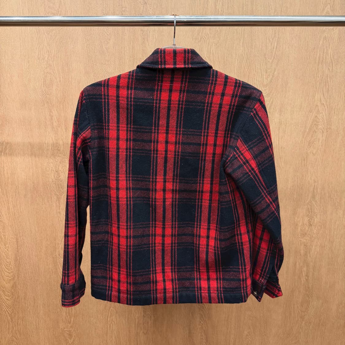 보이즈 파운데이션 울 체크 자켓 로고 자수 디테일 레귤러핏 레드 체크 상품이미지3