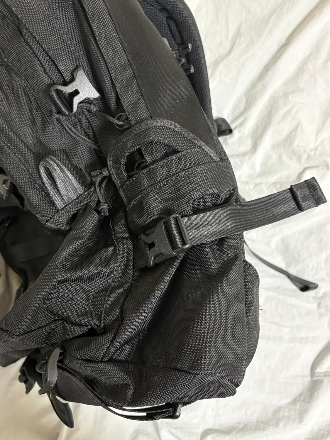 뉴에라 백팩 판매합니다 상품이미지4