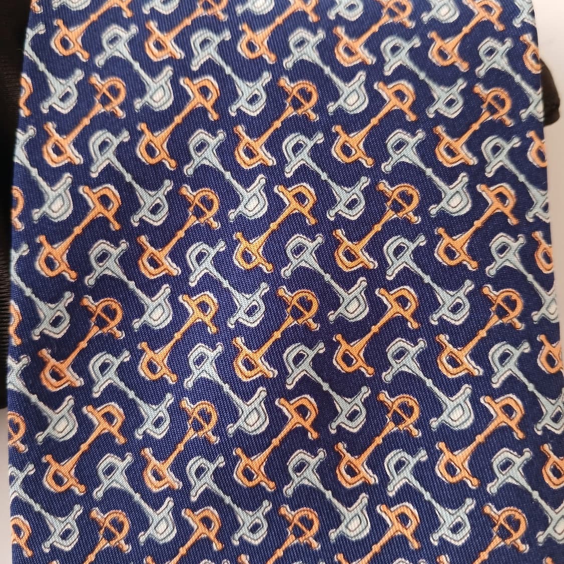 아이그너 실크 네이비 로고 패턴 넥타이 9.6cm A+등급 A19076
 상품이미지7