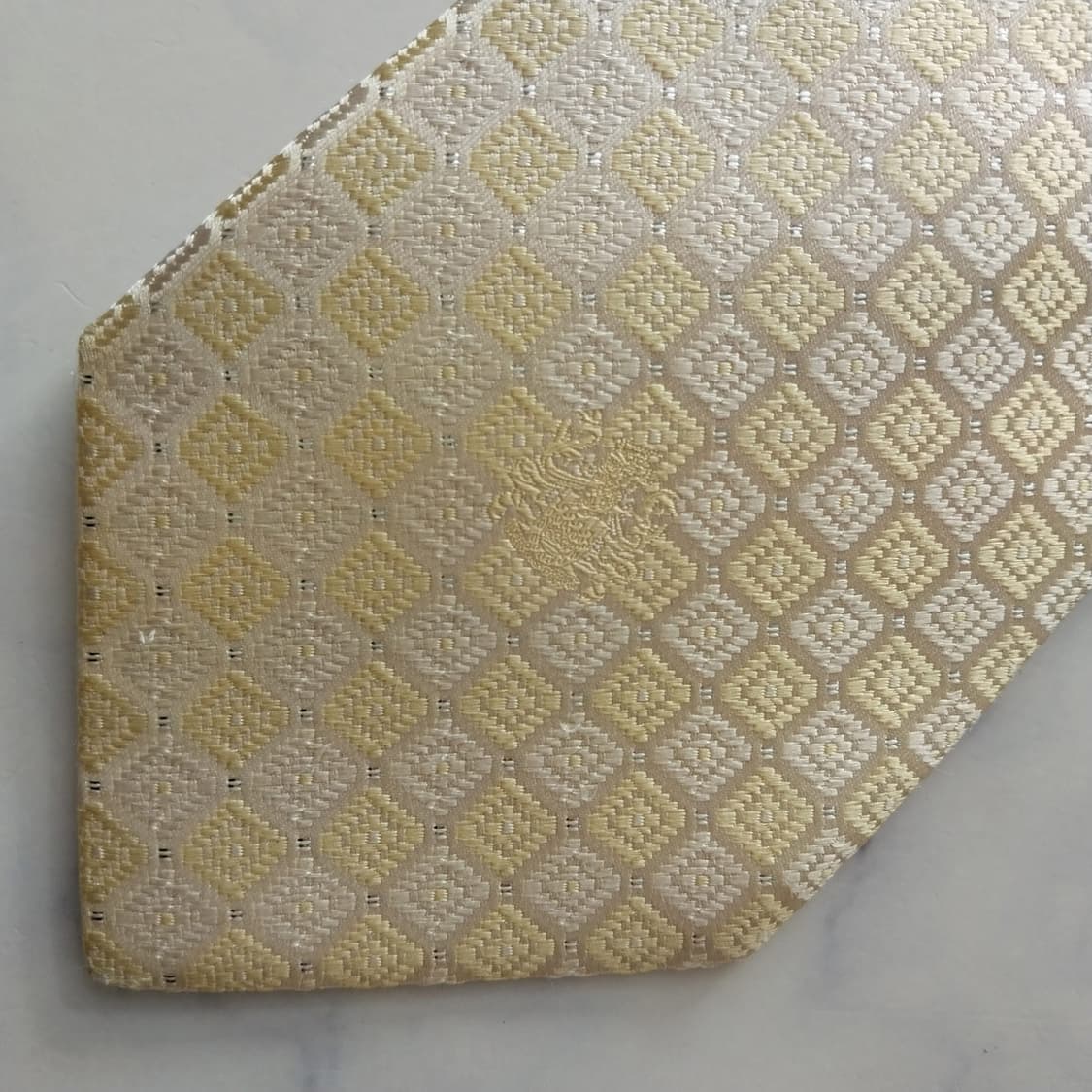 아쿠아스큐텀 실크 옐로우 패턴 넥타이 9.3cm A+등급 K2073
 상품이미지7