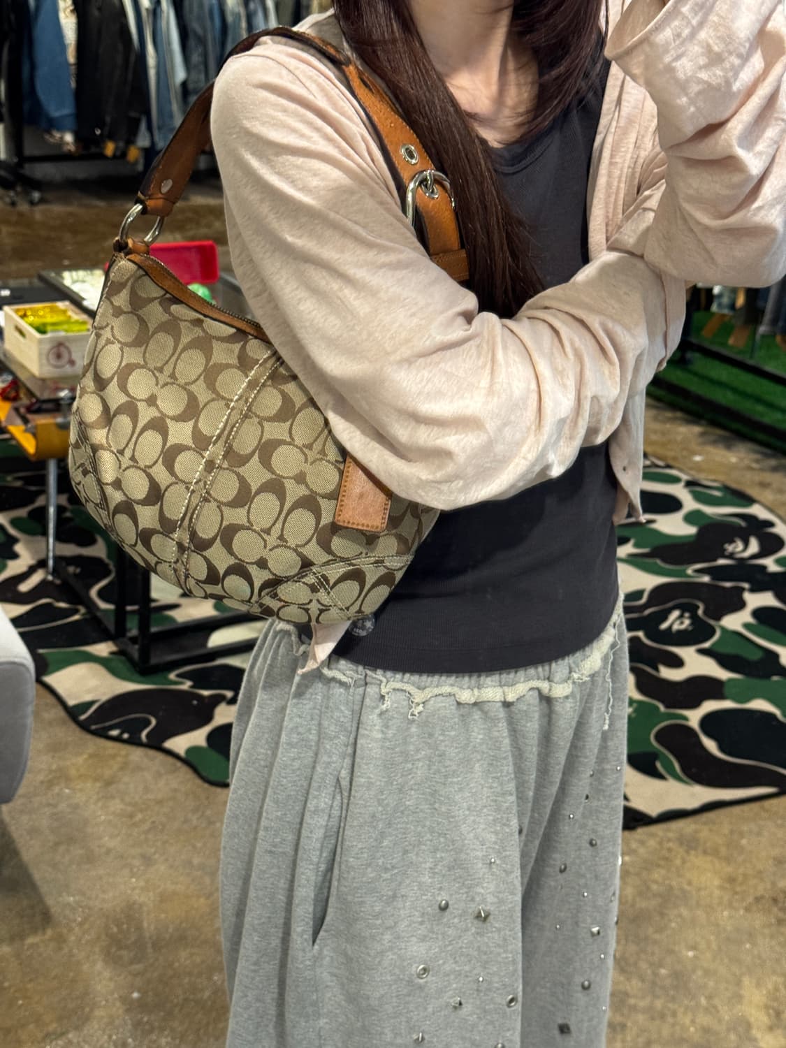 코치 빈티지 시그니처 호보 숄더백 상품이미지1