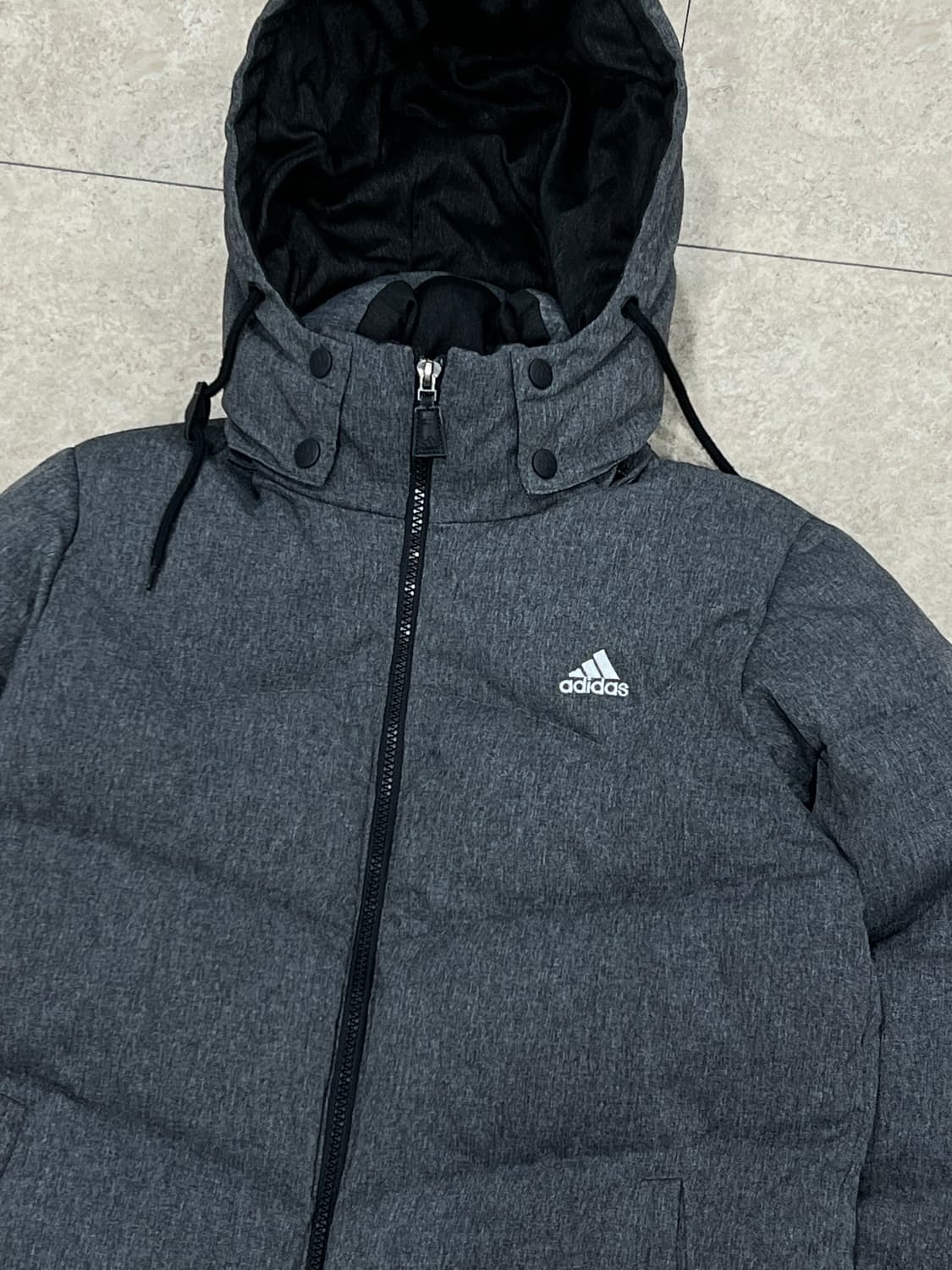 아디다스 우먼스 영다운 패딩 자켓 차콜 상품이미지3