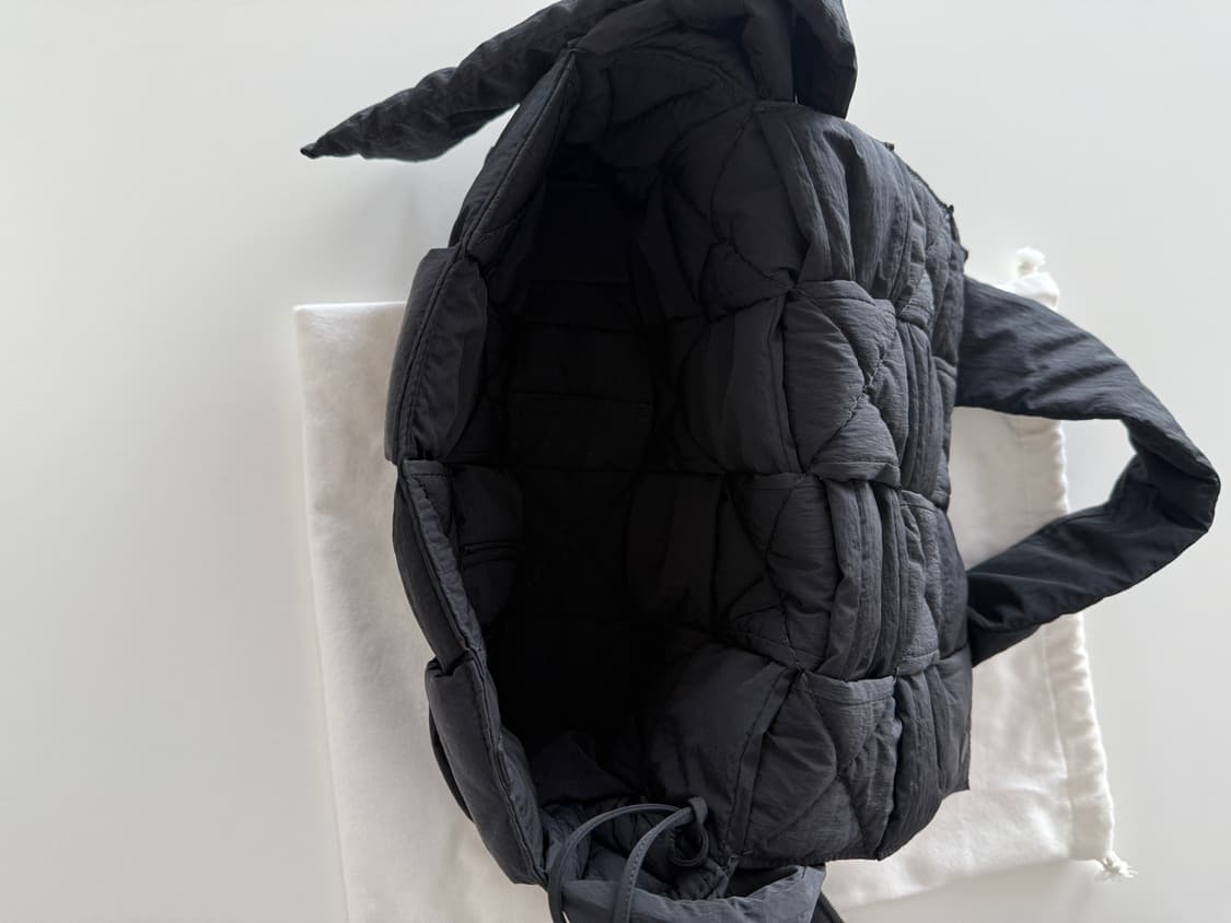 보테가 베네타 패딩 테크 카세트백 상품이미지5