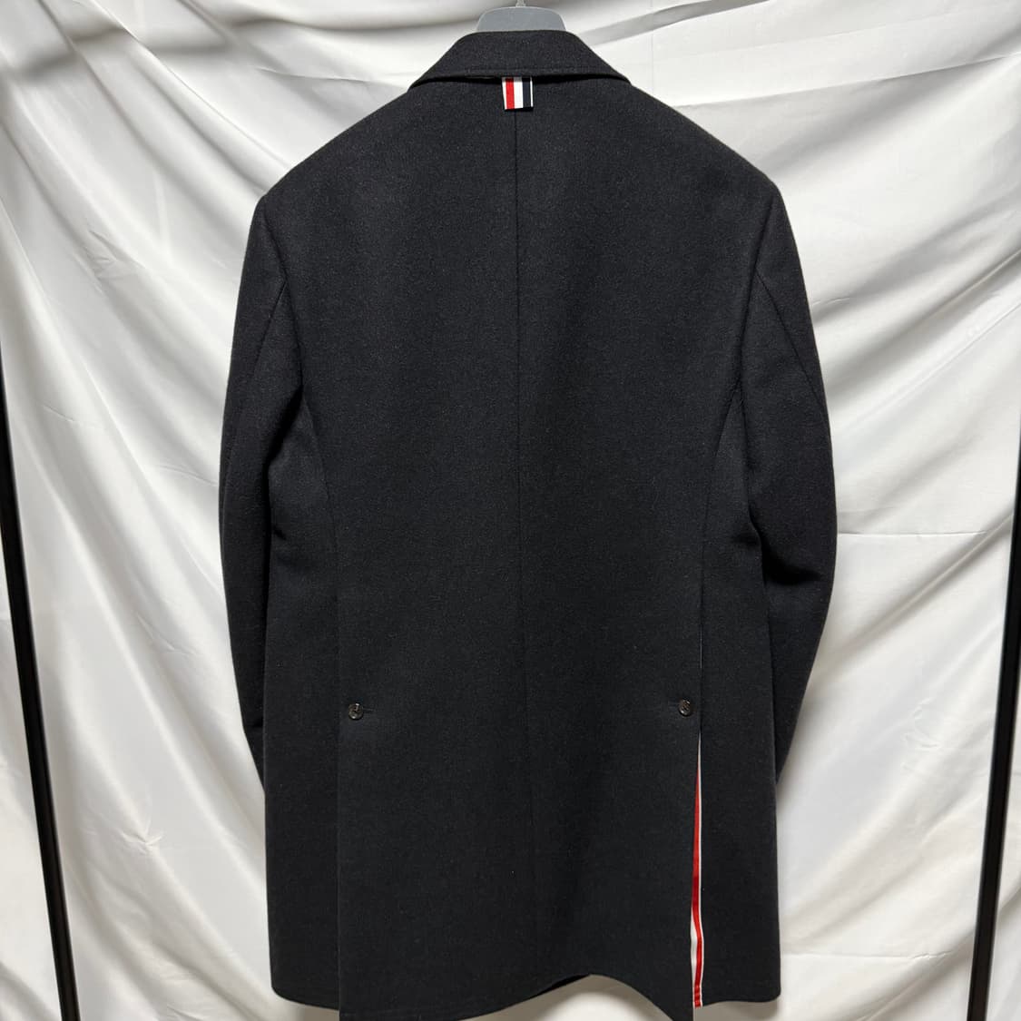 [S+급/2] 톰브라운 체스터필드 코트 블랙 백화점판 상품이미지5